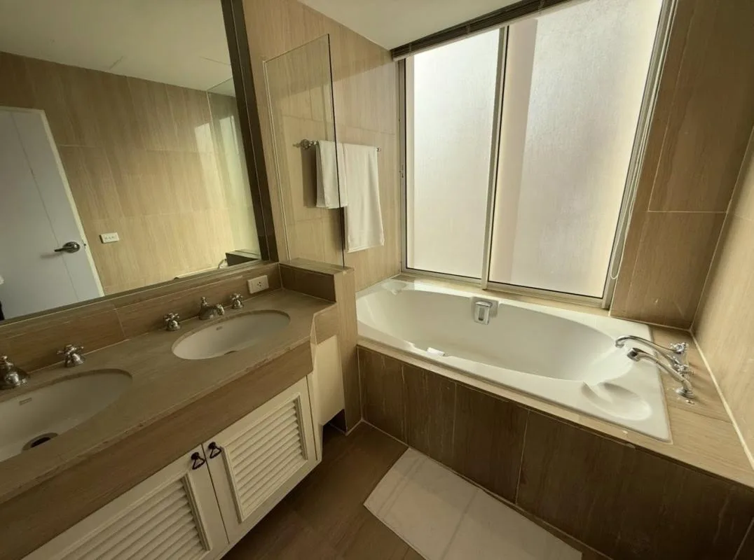 Property photos for Langsuan Ville