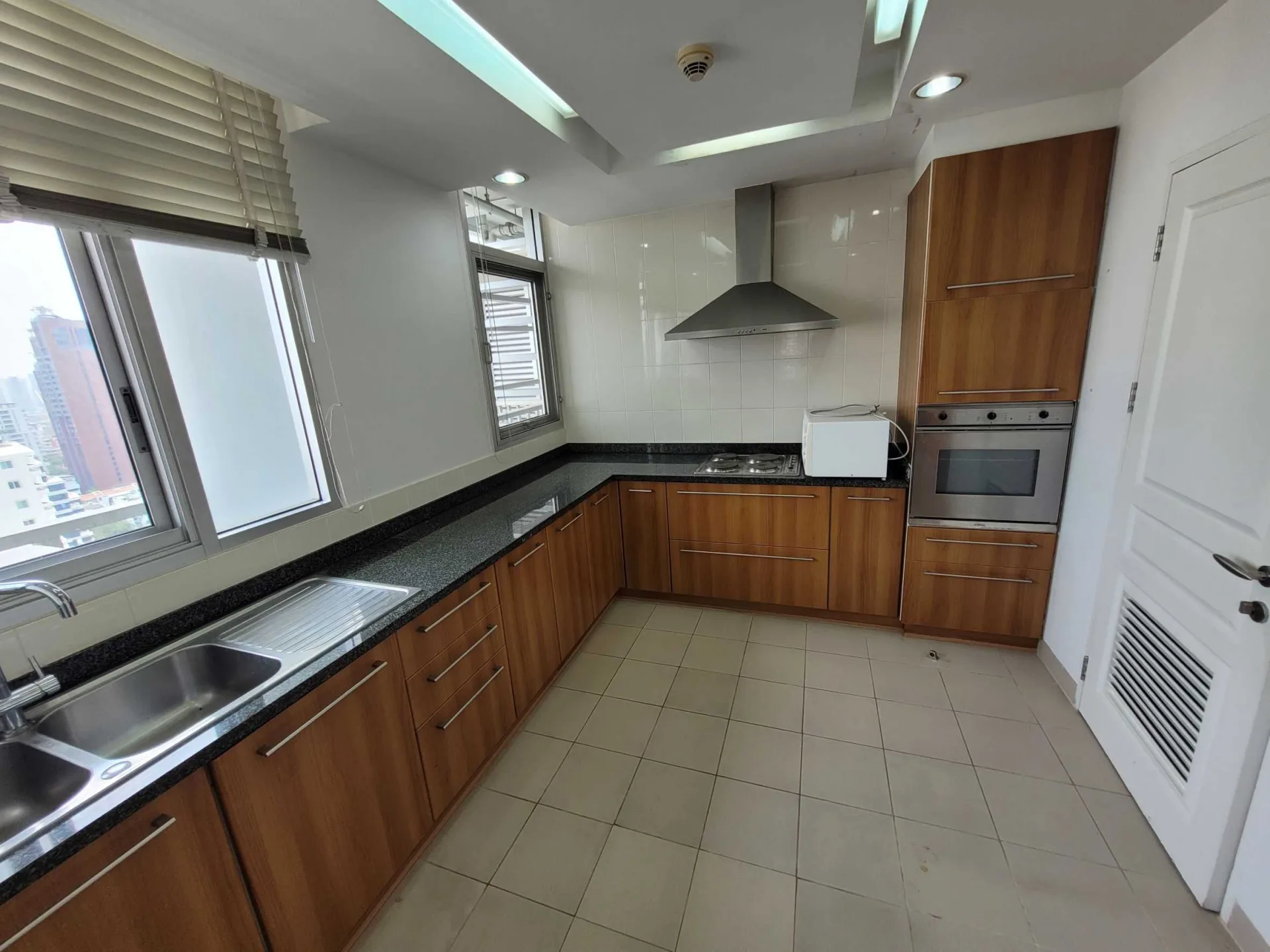 Property photos for Prasanmitr Thani Tower