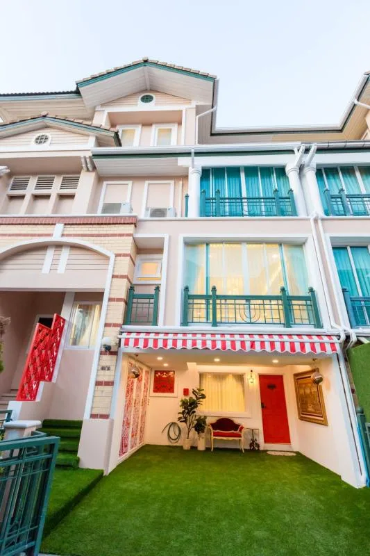 Property photos for The Luna Sabaispace