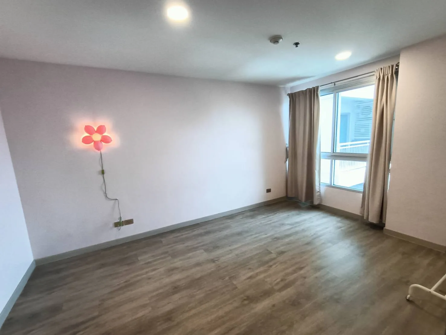 Property photos for Centric Scene Phaholyothin 9