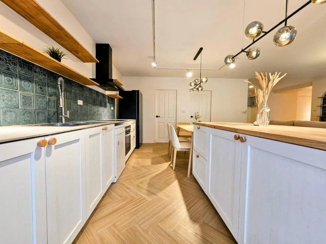 Property photos for Saranjai Mansion