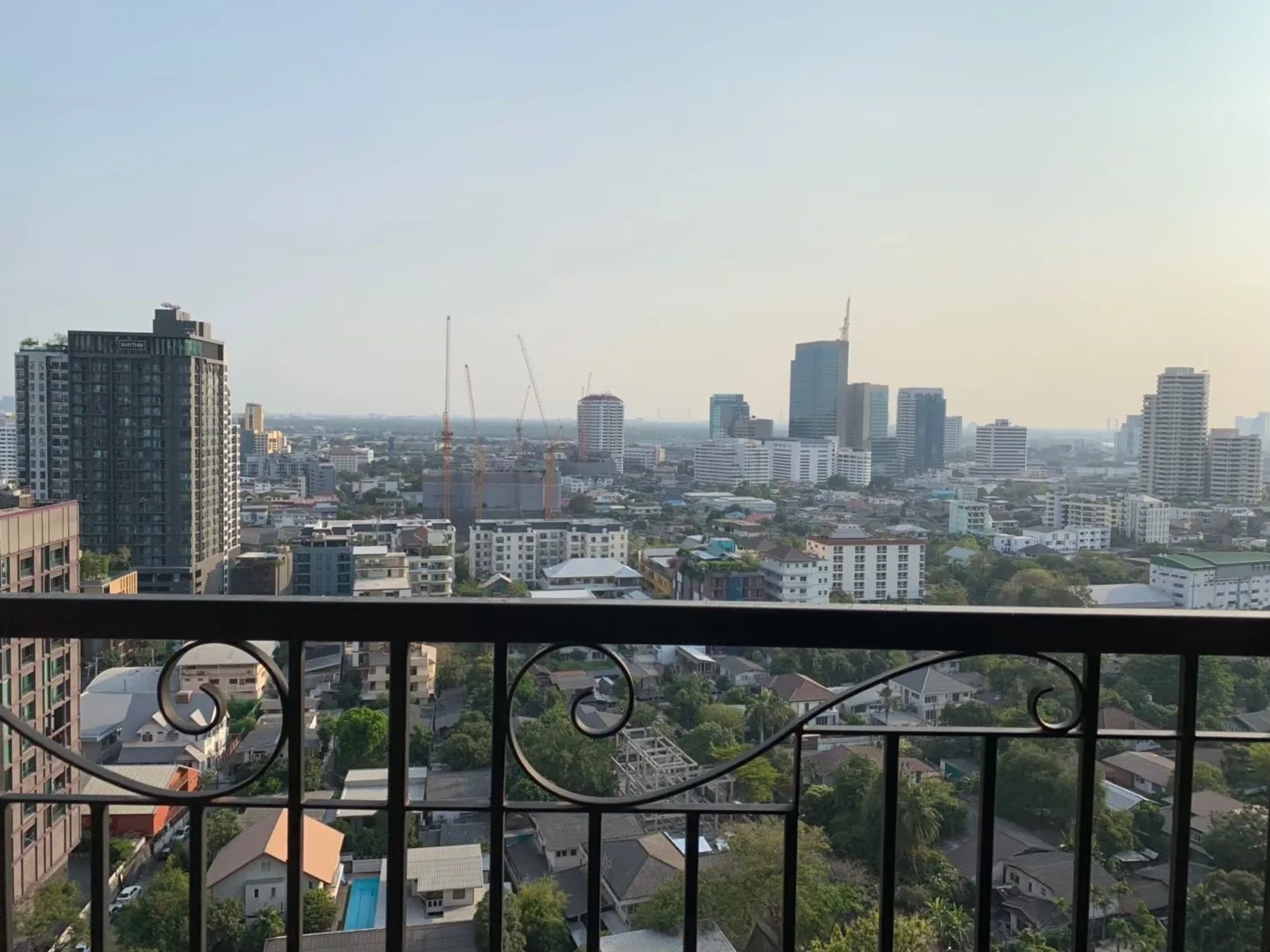 Property photos for The Crest Sukhumvit 34