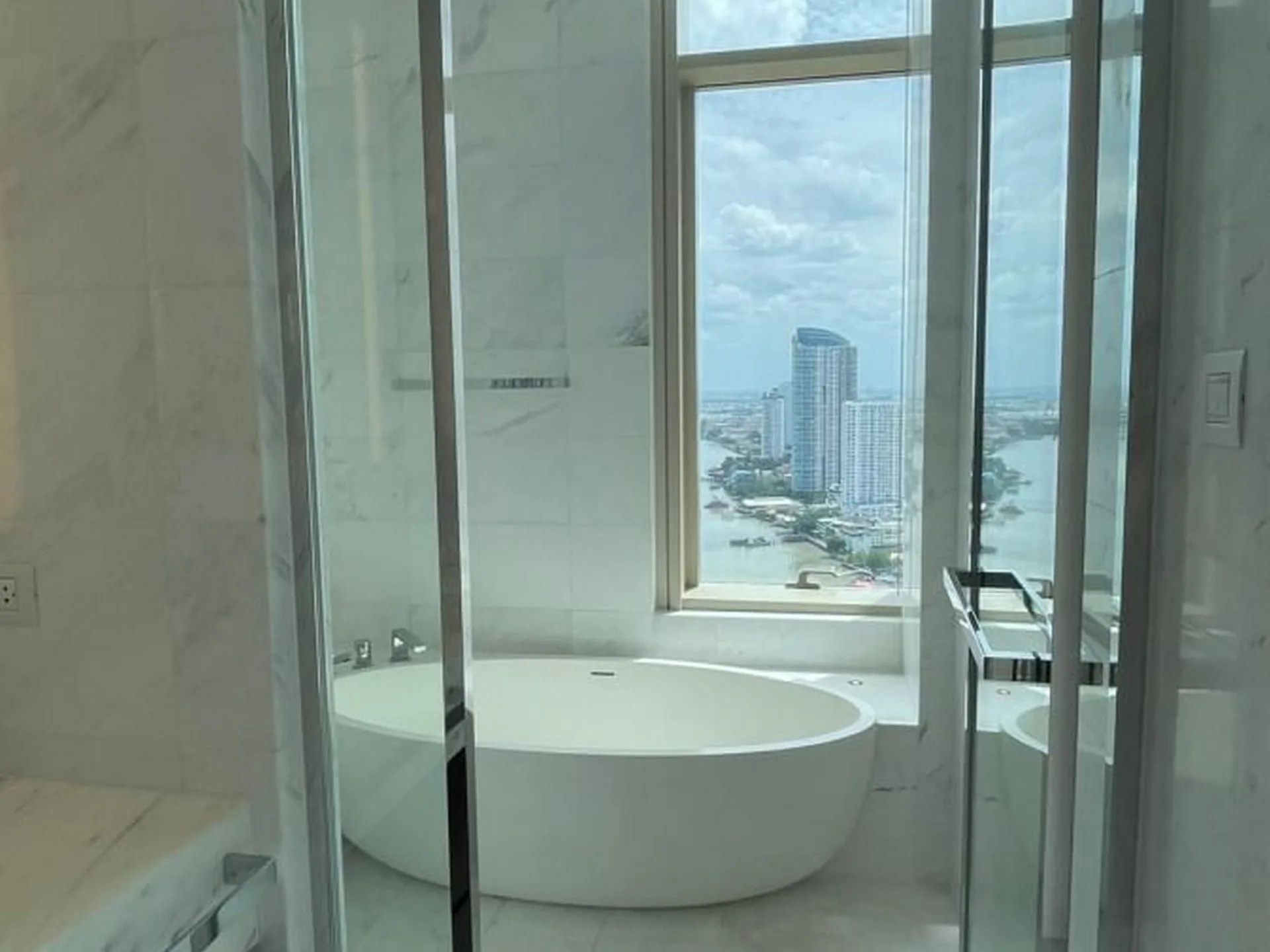 Property photos for Four Seasons Private Residences Bangkok