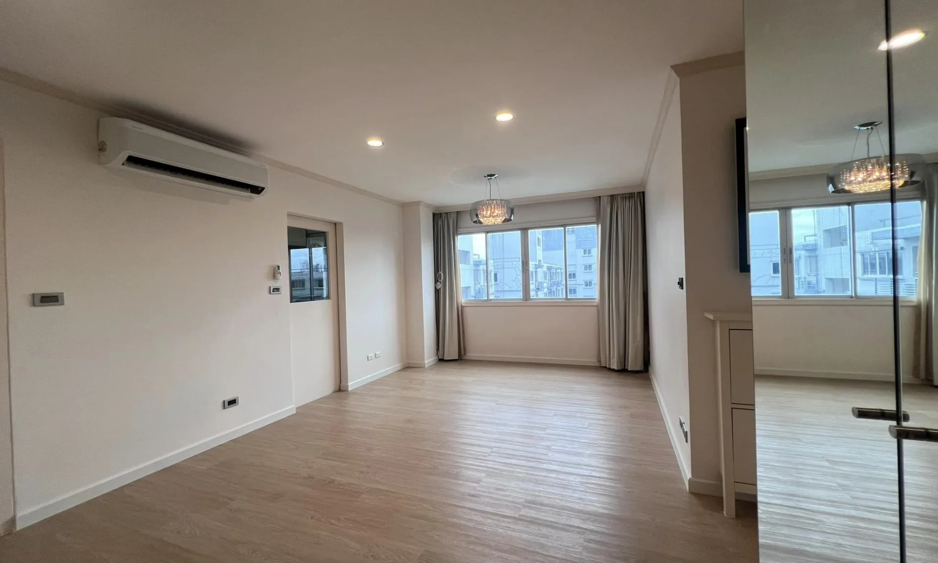 Property photos for Condo One X Sathorn - Narathiwat