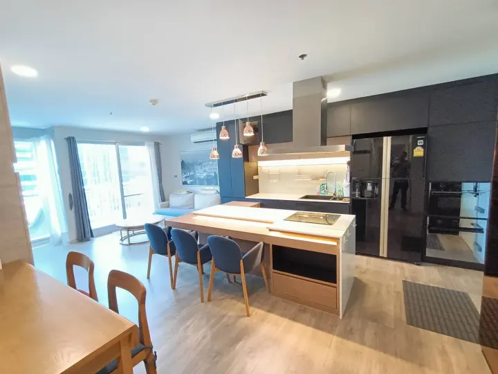 Property photos for Centric Scene Phaholyothin 9