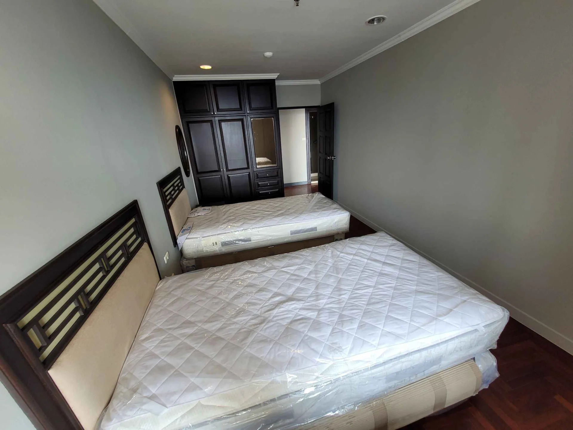Property photos for Lake Green