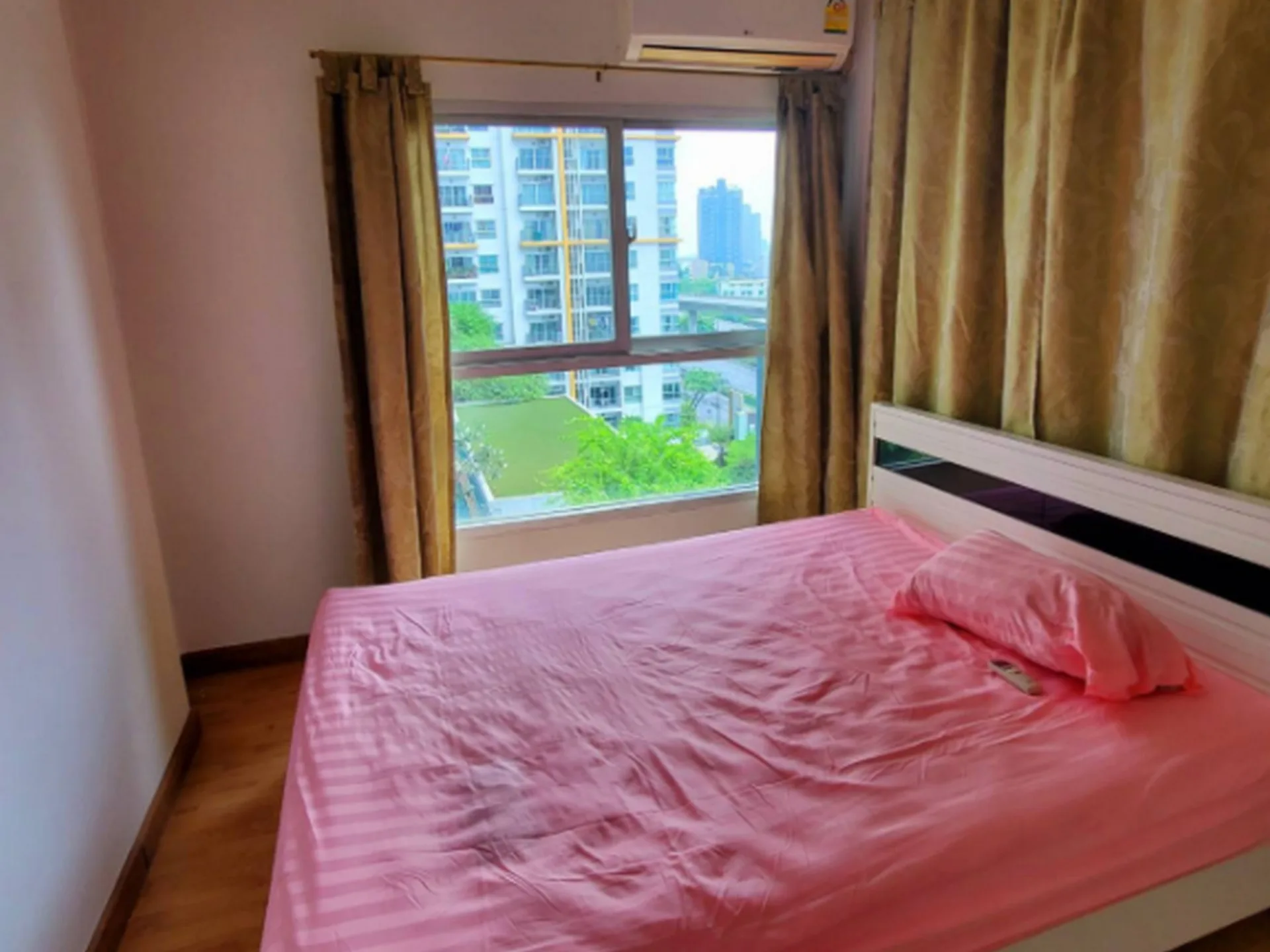 Property photos for The Parkland Grand Taksin