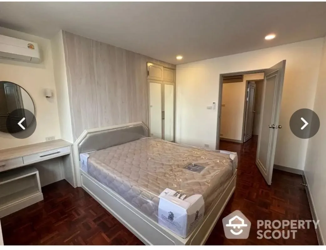 Property photos for Tongtip Mansion