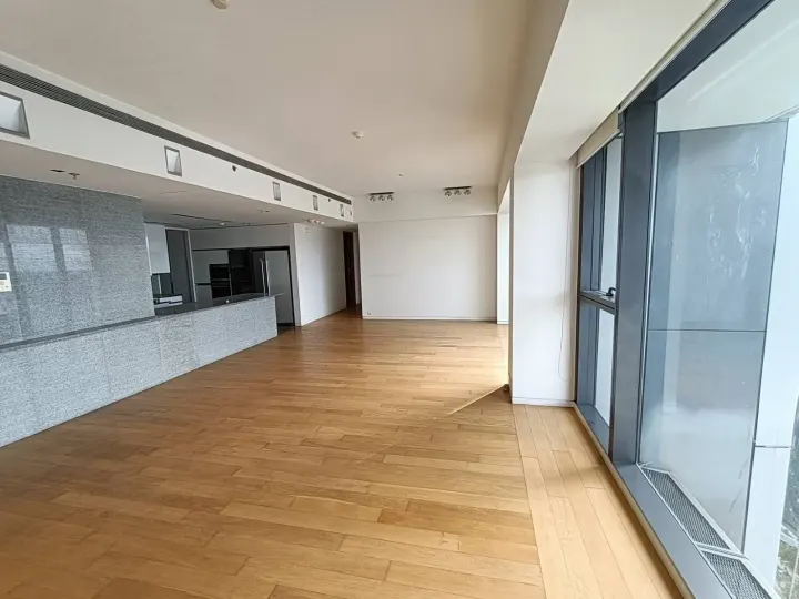 Property photos for The Met