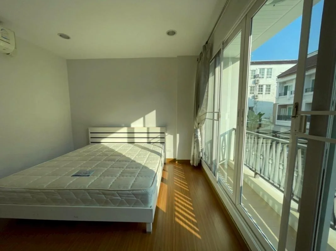 Property photos for Baan Klang Krung Sathon - Charoenrat