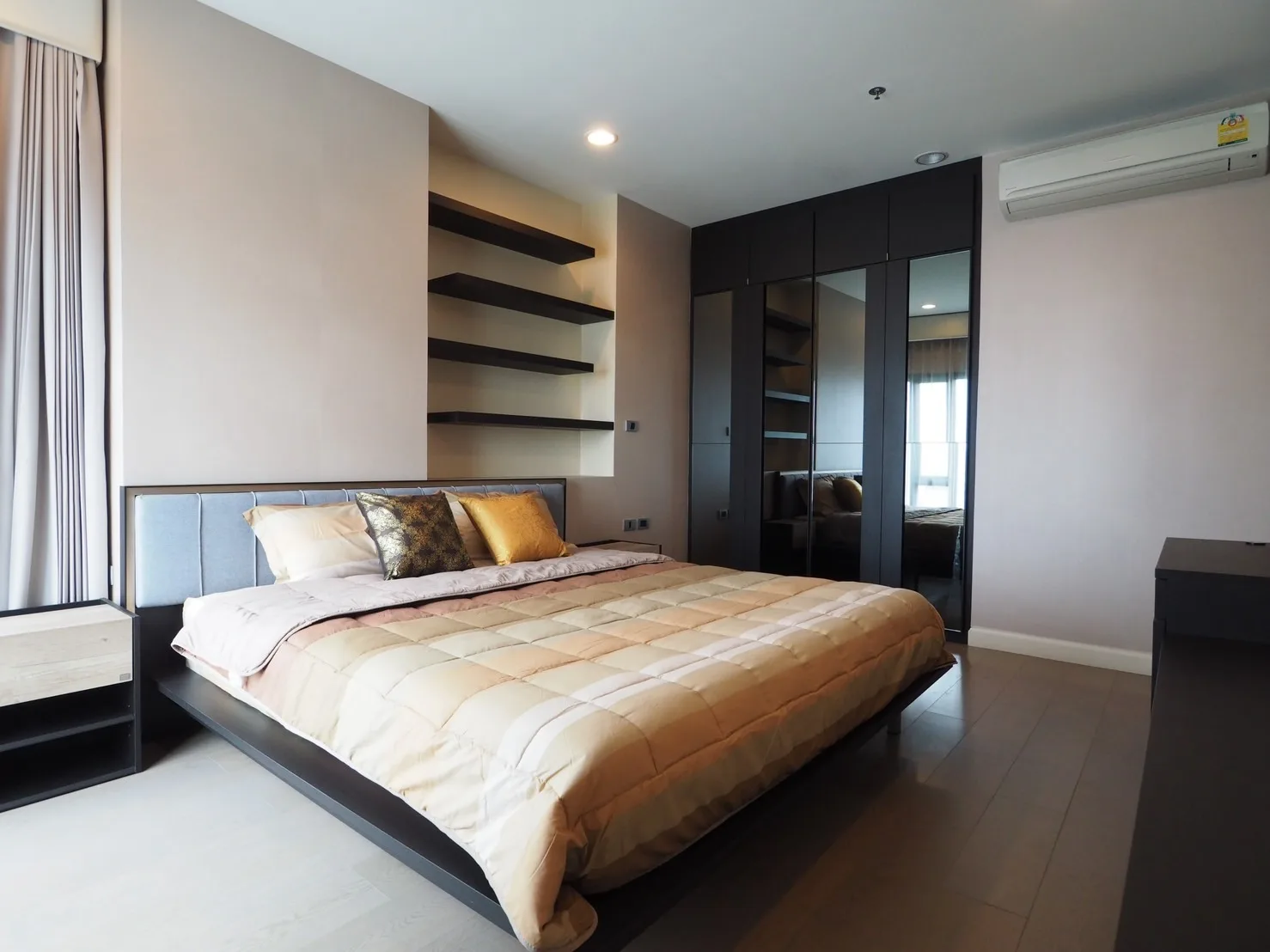 Property photos for The Crest Sukhumvit 34