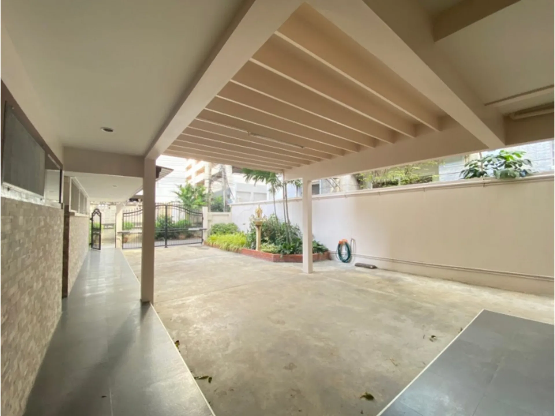 Property photos for 13 Yaek Soi Sammit