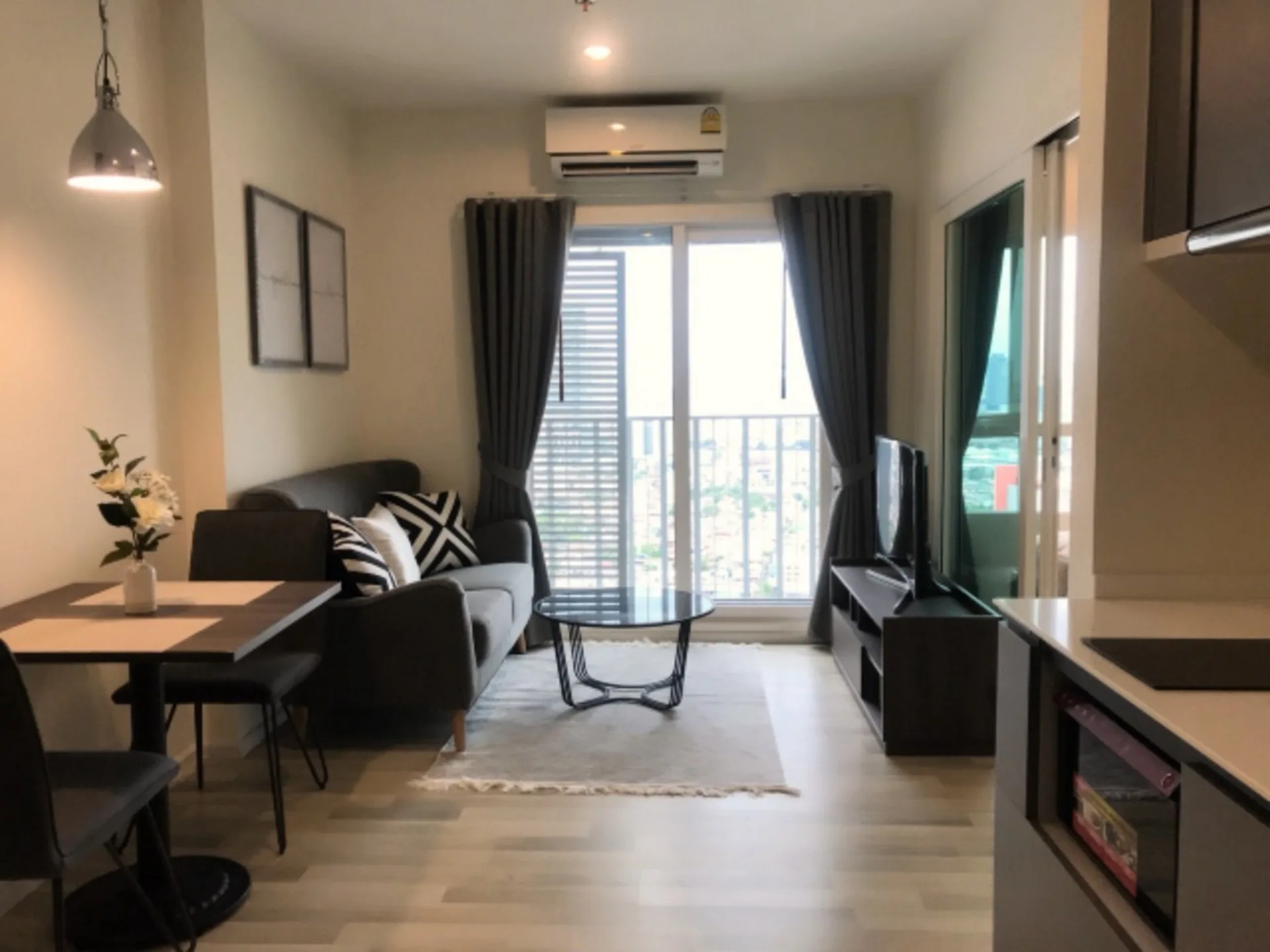 Property photos for The Key Sathorn - Charoenraj