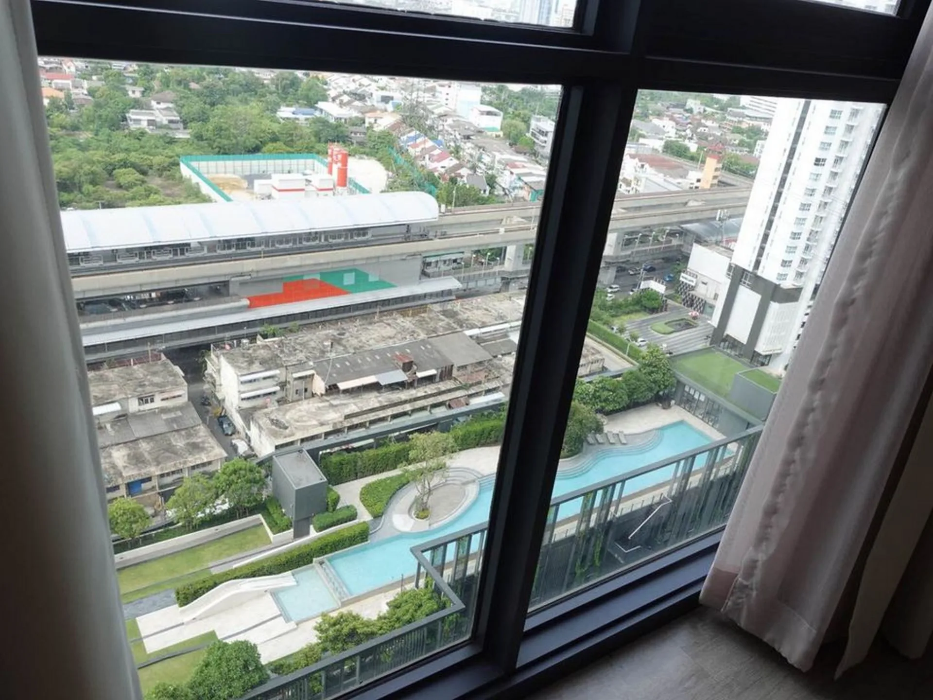 Property photos for The Line Wongsawang
