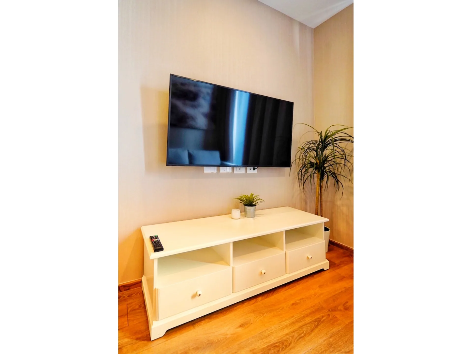 Property photos for Noble BE 33