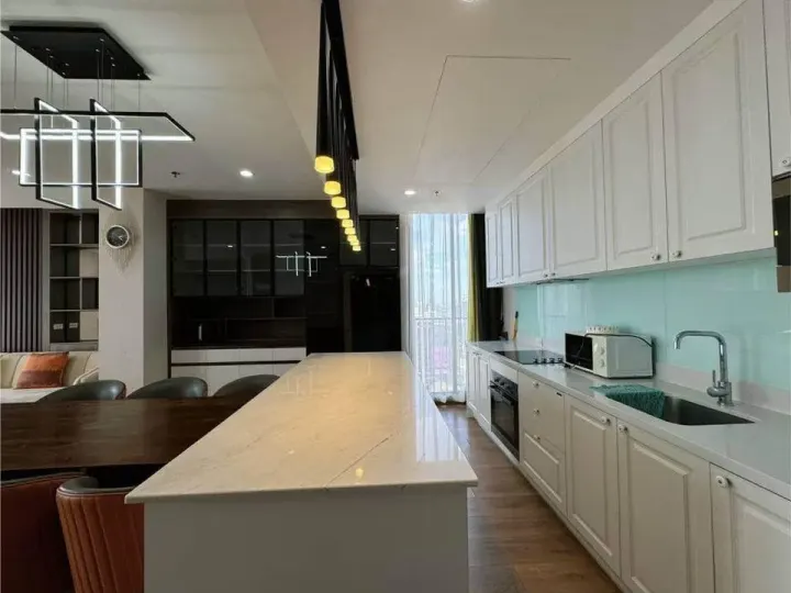 Property photos for Noble BE 33
