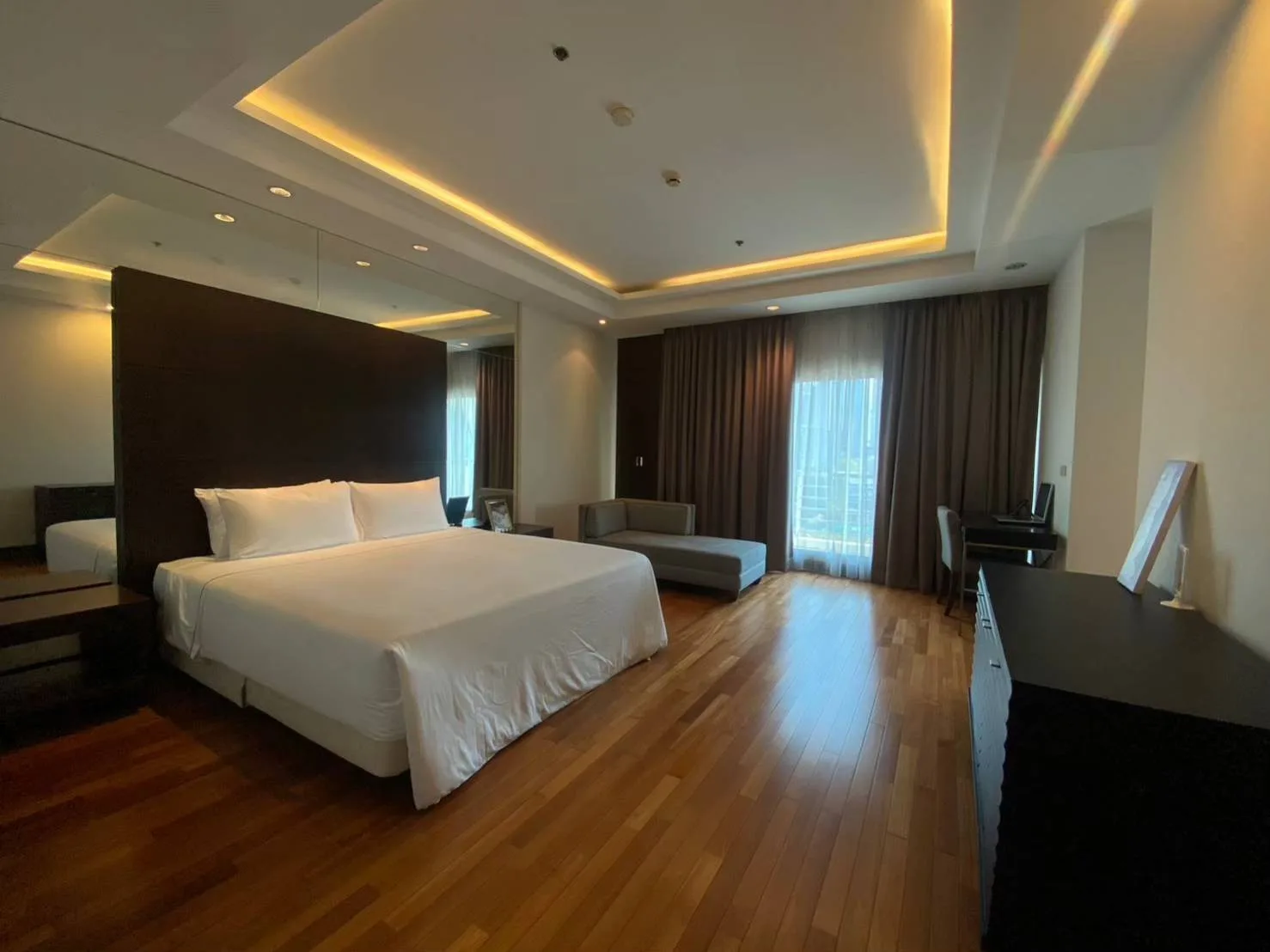 Property photos for Royal Residence Park