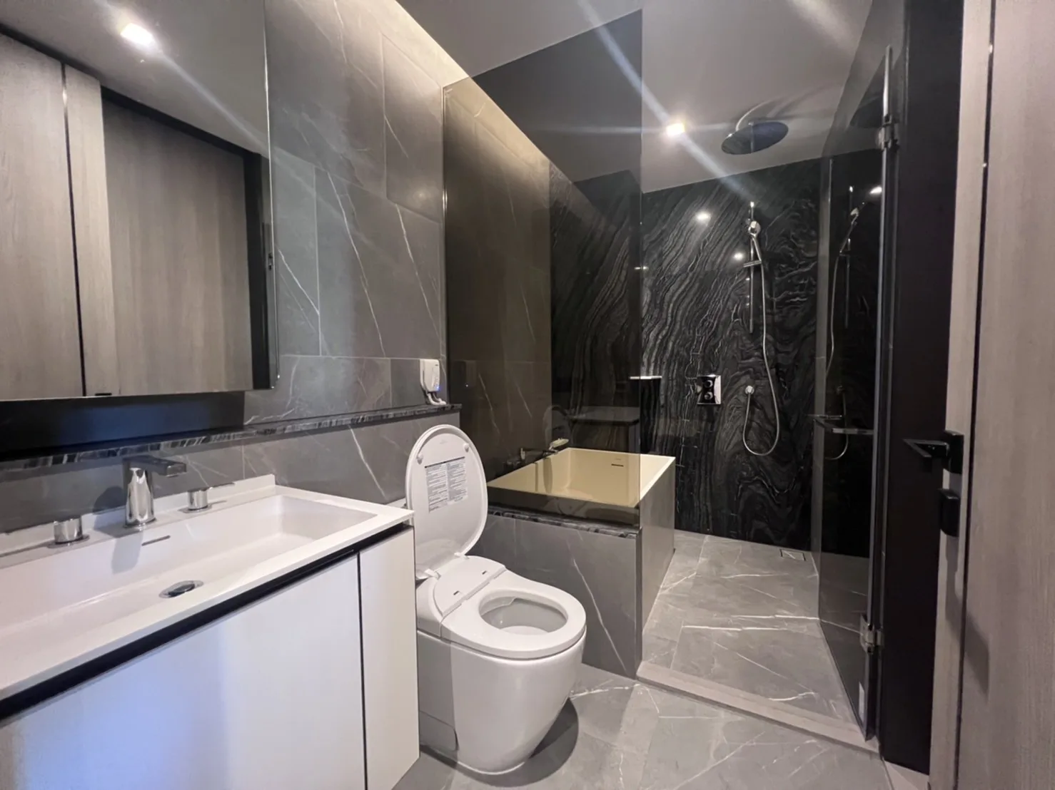 Property photos for The Reserve Sukhumvit 61