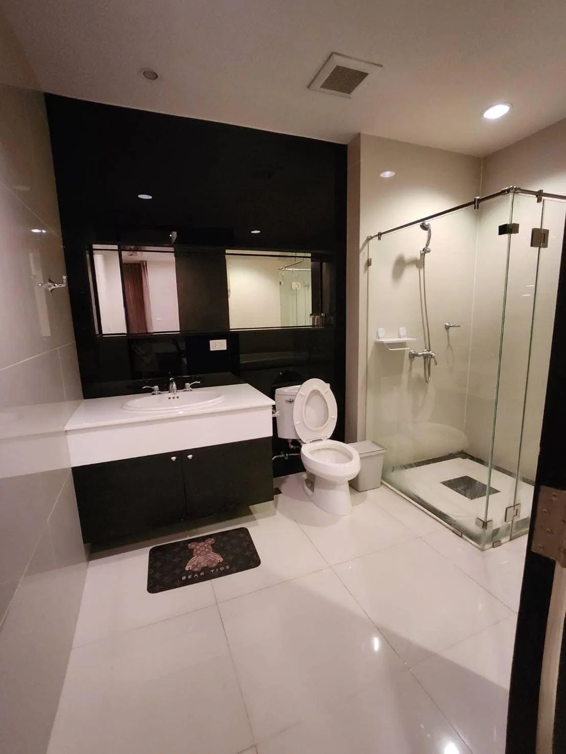 Property photos for The Address Chidlom