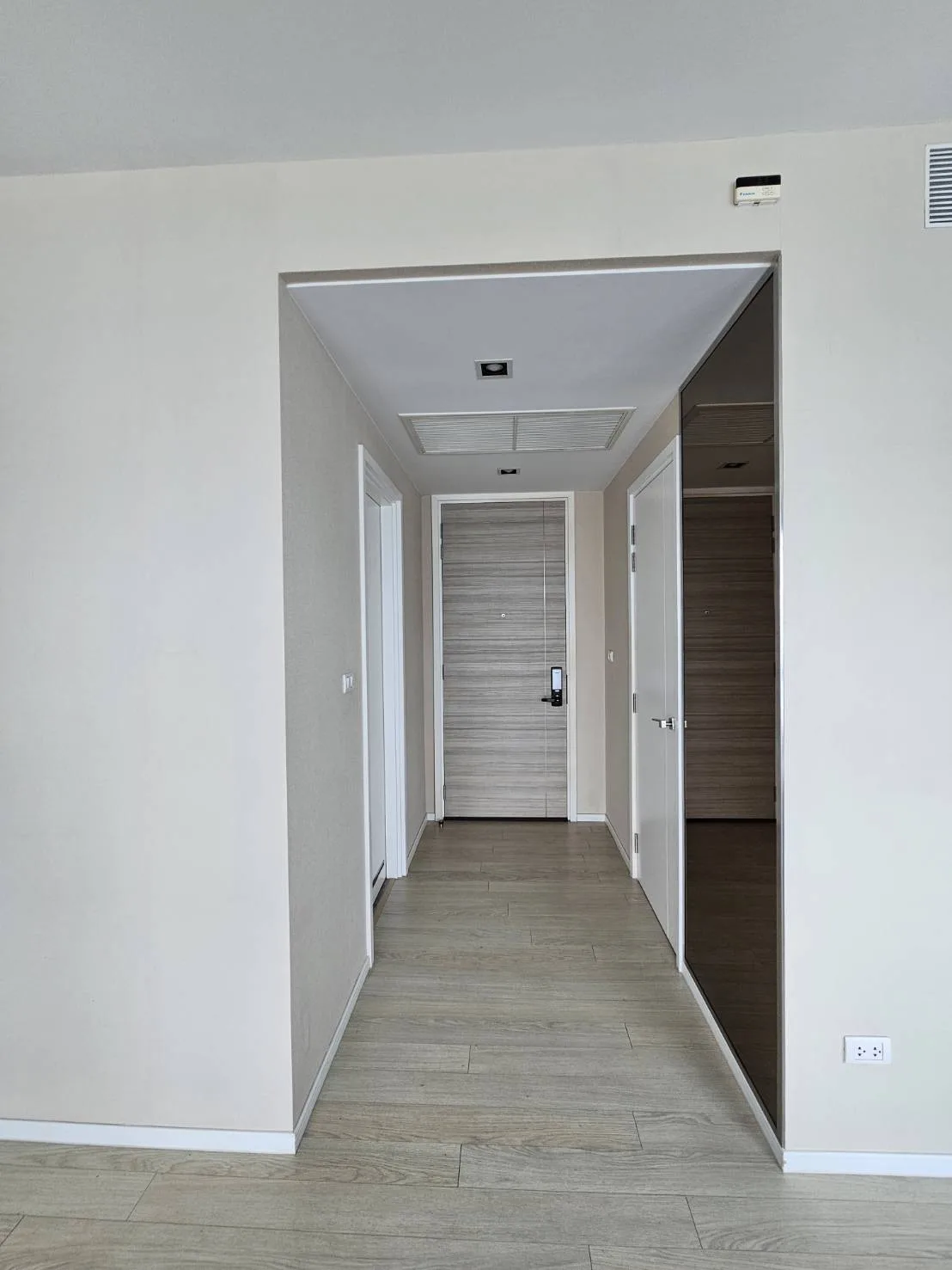 Property photos for The Room Sukhumvit 21