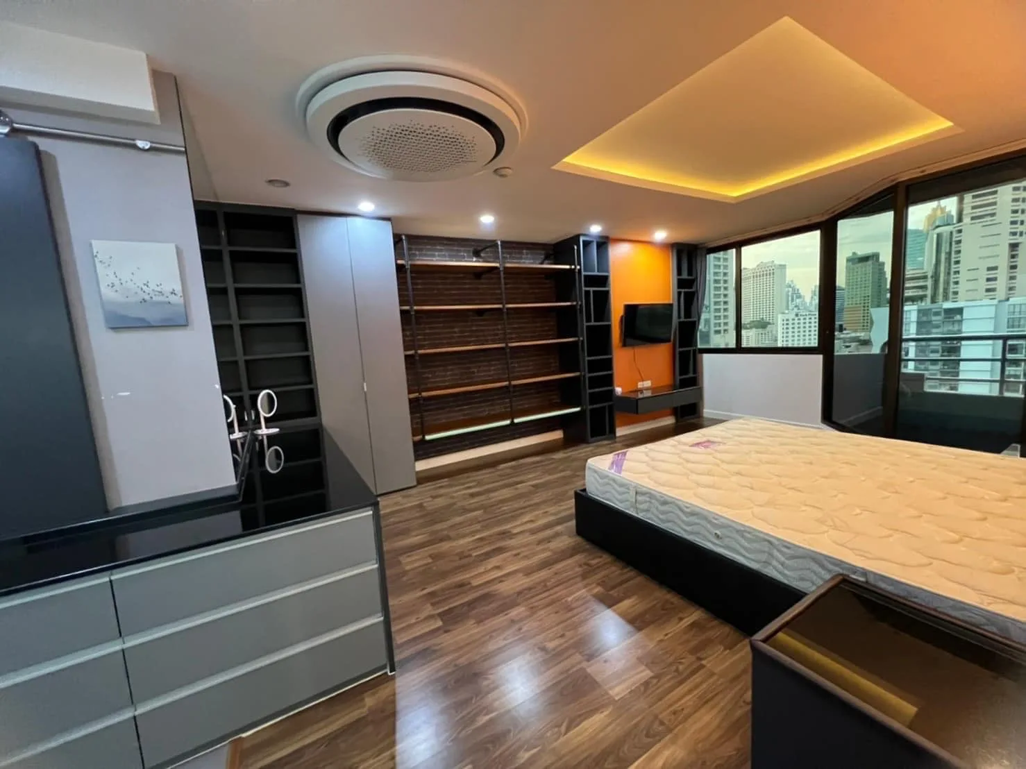 Property photos for Lake Avenue 16