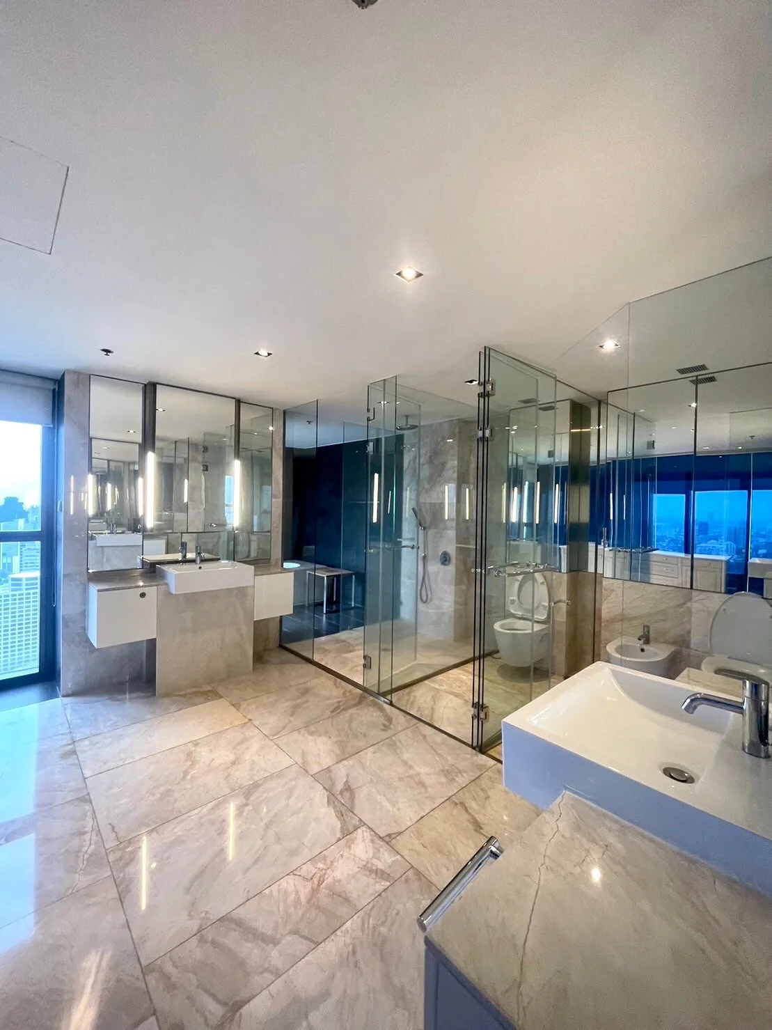 Property photos for The Met