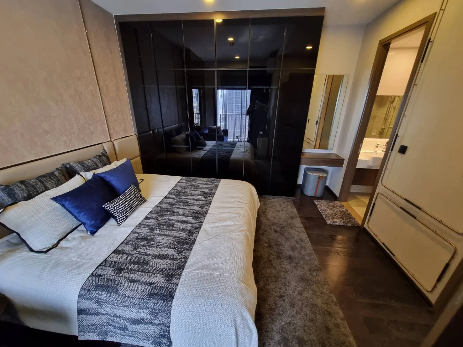 Property photos for Park Origin Thonglor