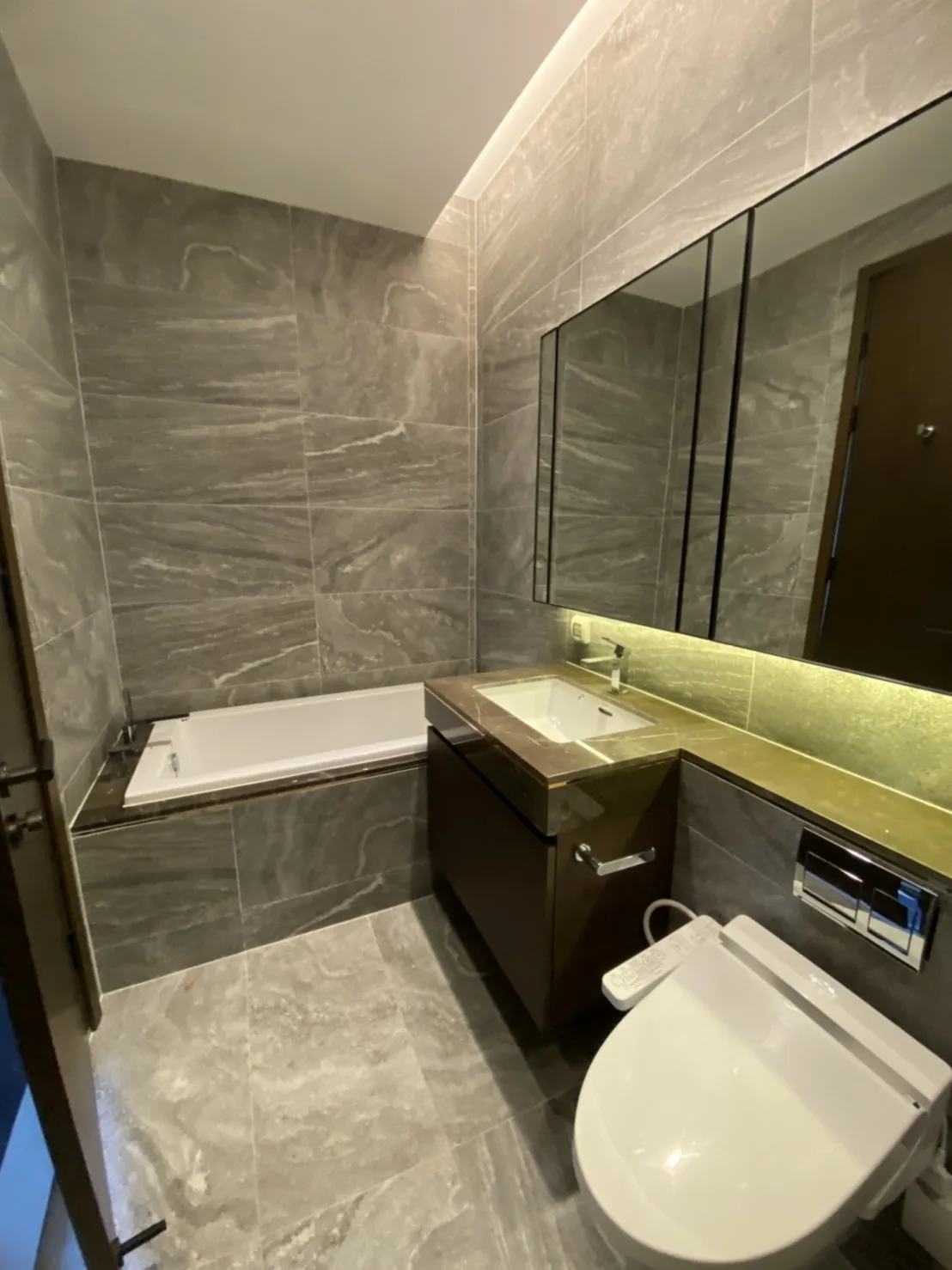 Property photos for The Esse Sukhumvit 36