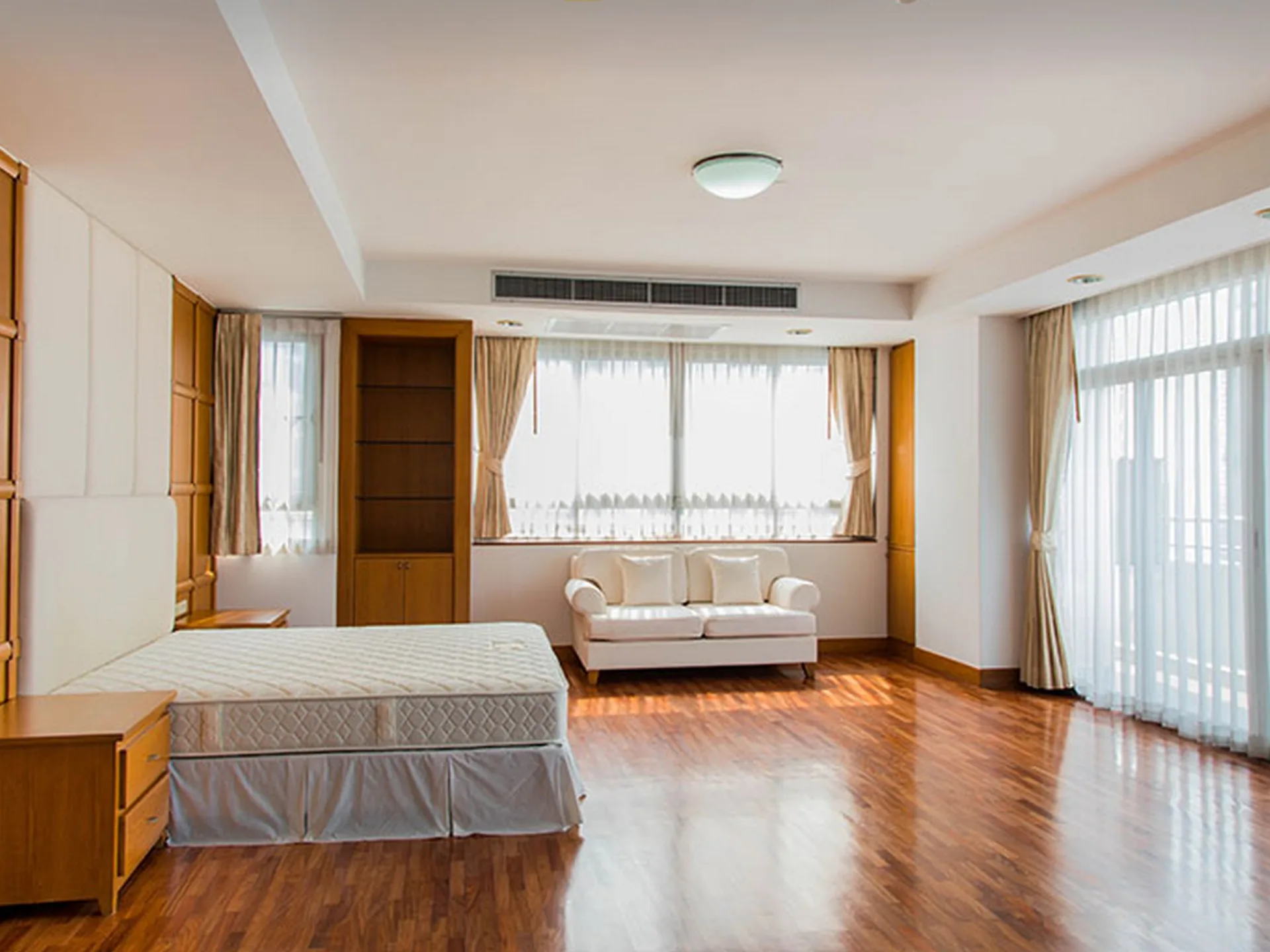 Property photos for Krungthep Thani Tower