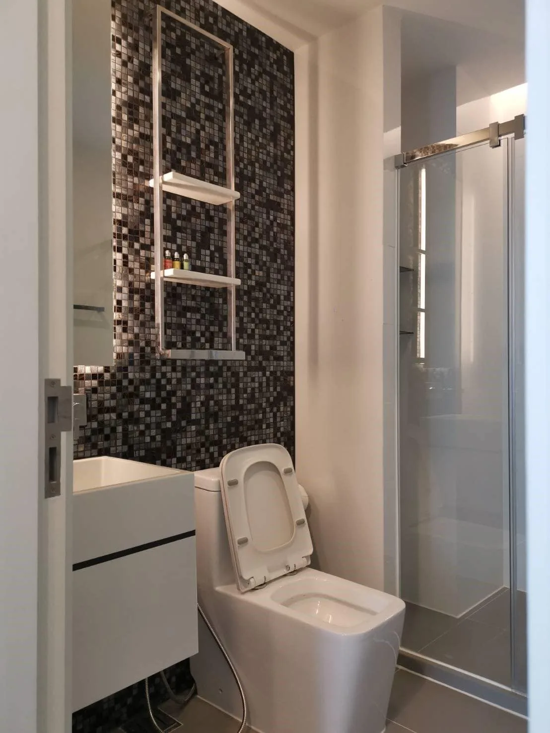 Property photos for The Room Sukhumvit 69
