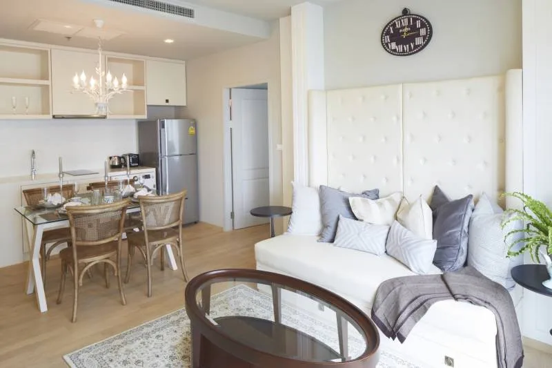 Property photos for Noble Refine