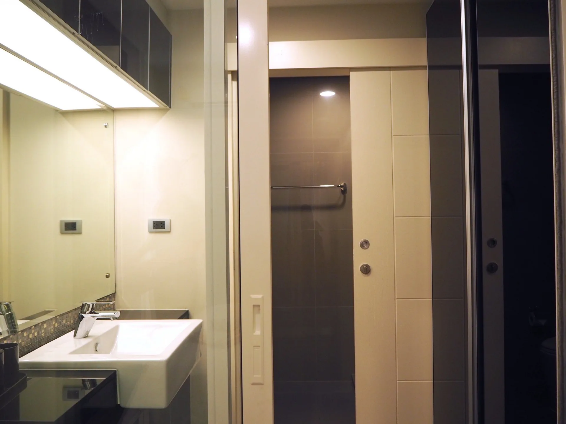 Property photos for The Crest Sukhumvit 34