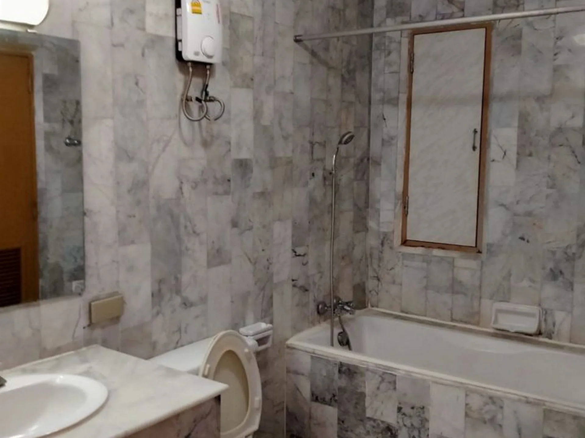 Property photos for D.S. Tower 1 Sukhumvit 33