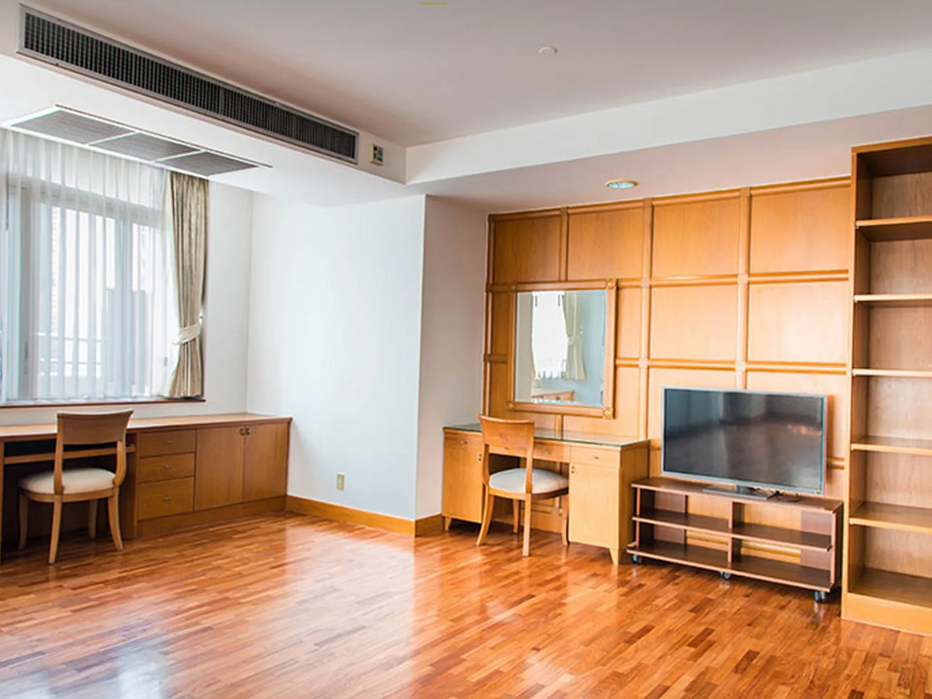Property photos for Krungthep Thani Tower