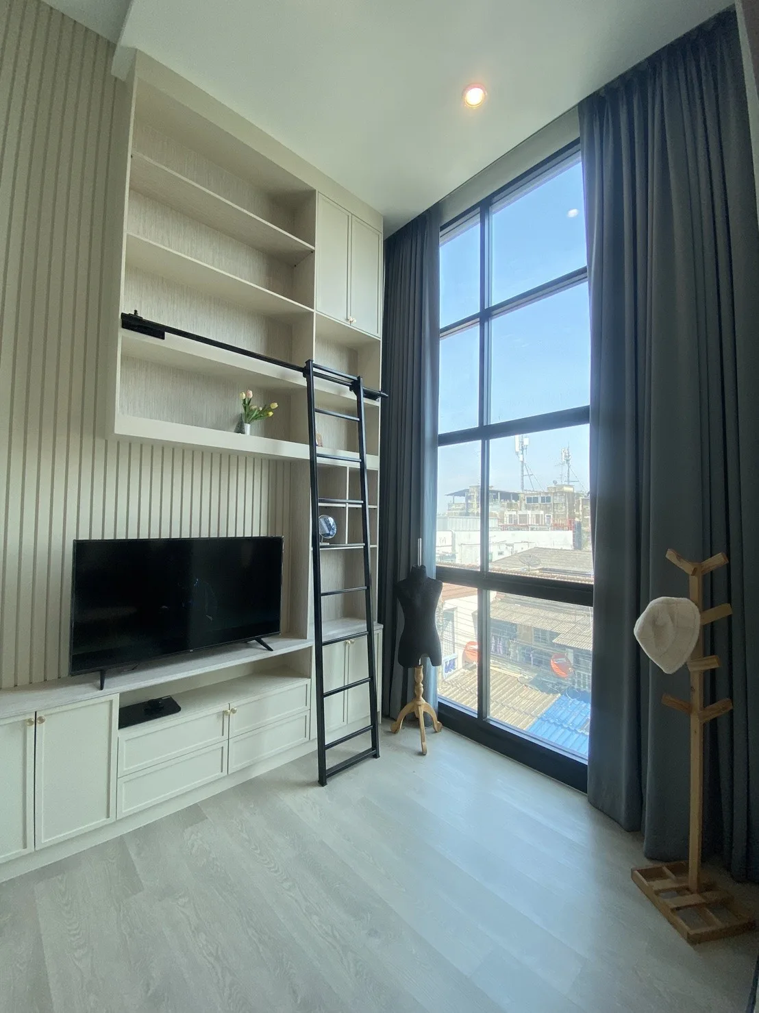 Property photos for Thames Residence