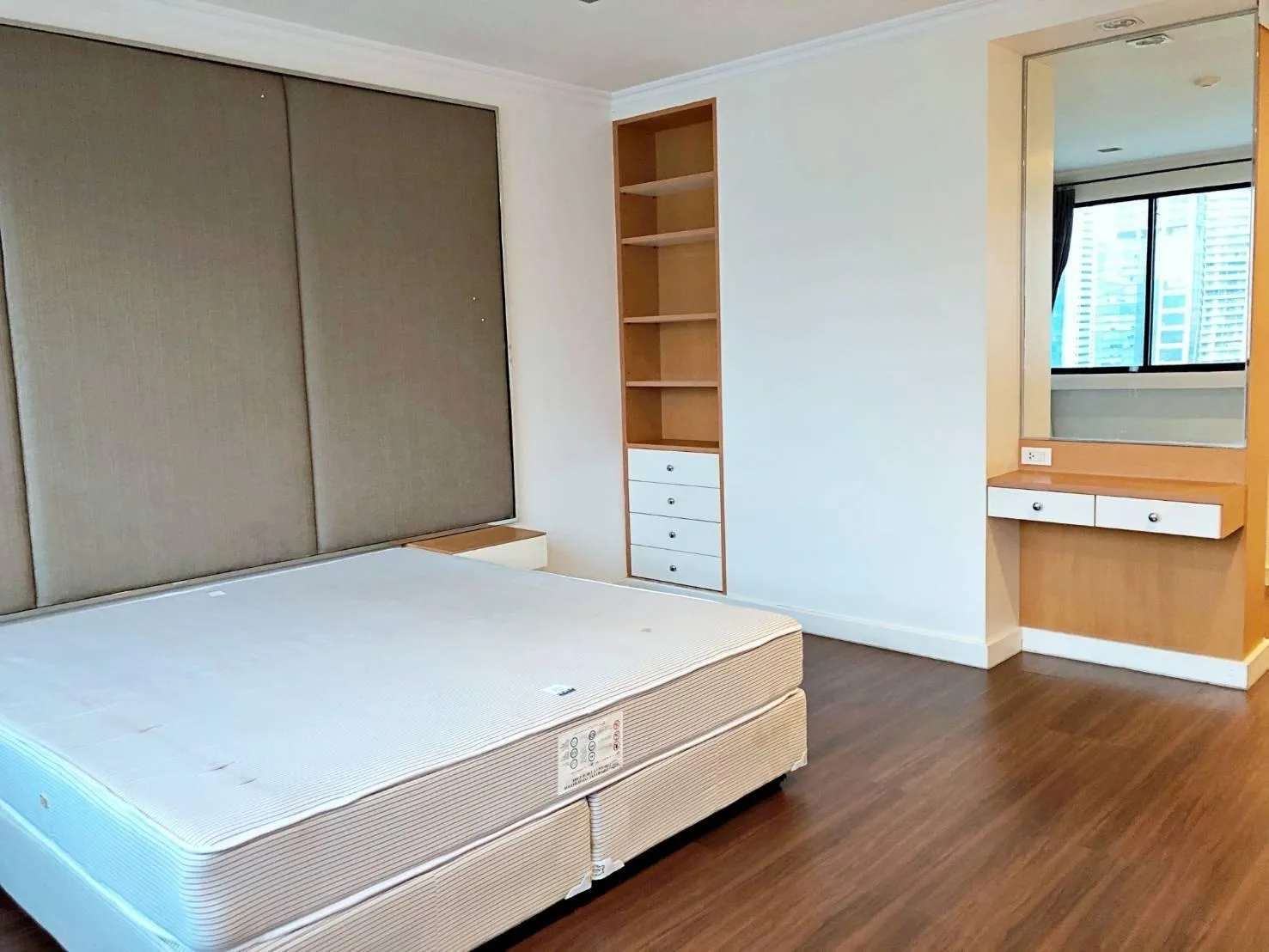 Property photos for Lake Green