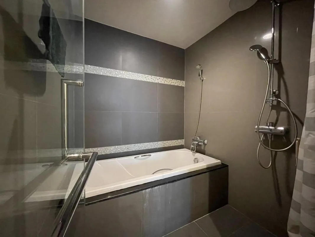 Property photos for The Crest Sukhumvit 34