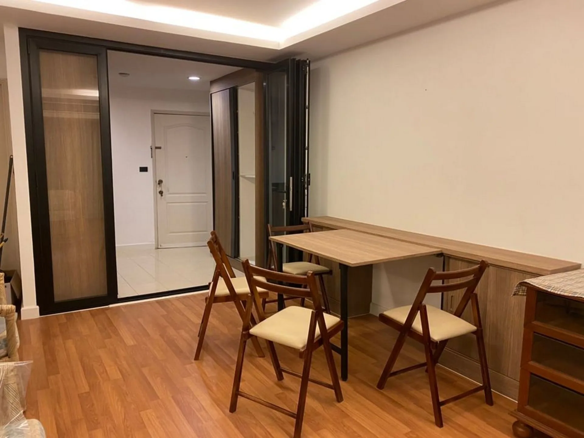 Property photos for Varasupha Executive Place Phaholyothin 1