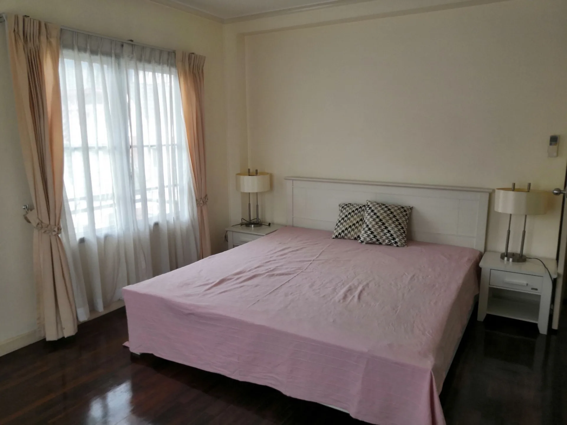 Property photos for Lily House