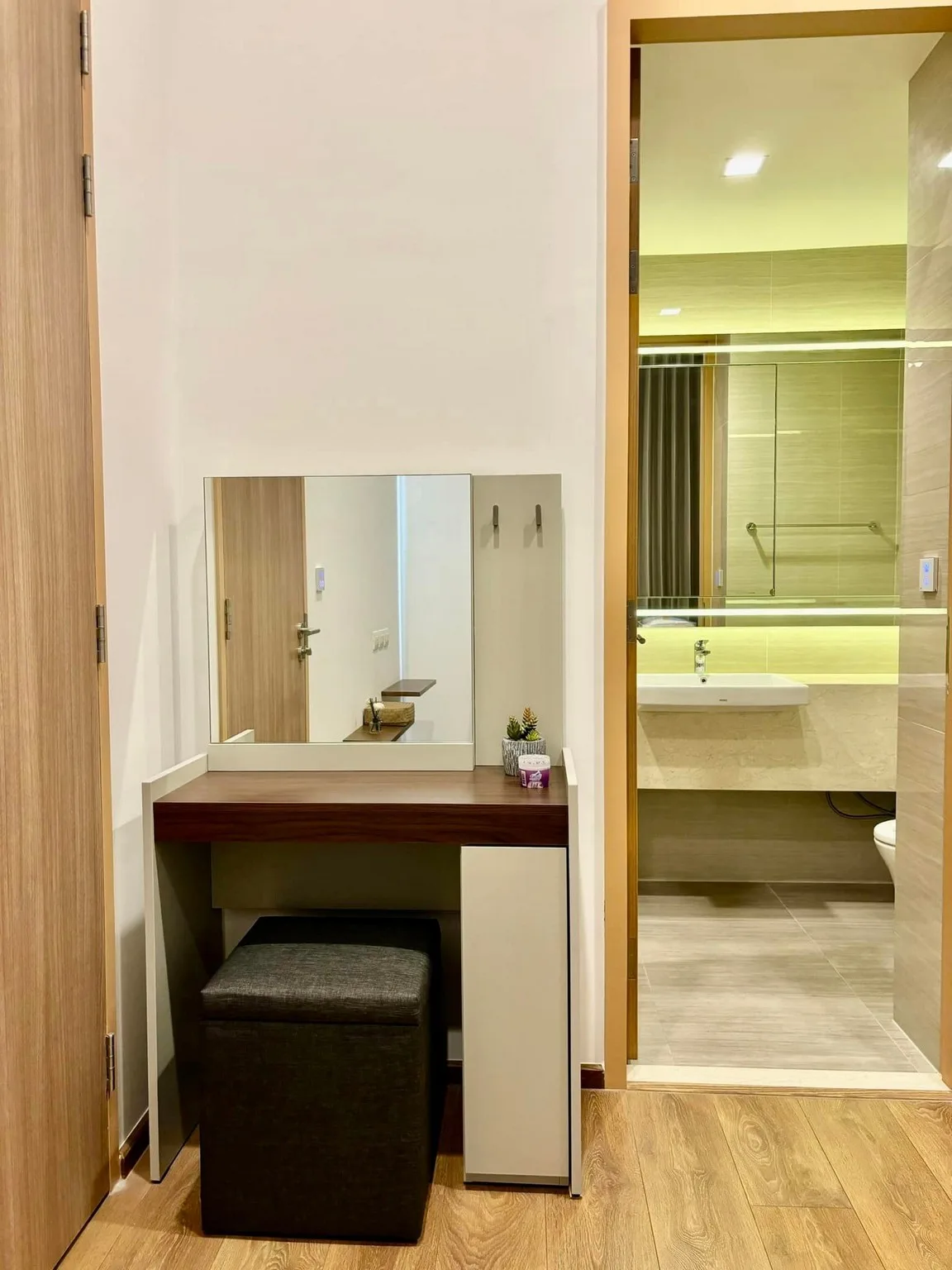 Property photos for Noble BE 33