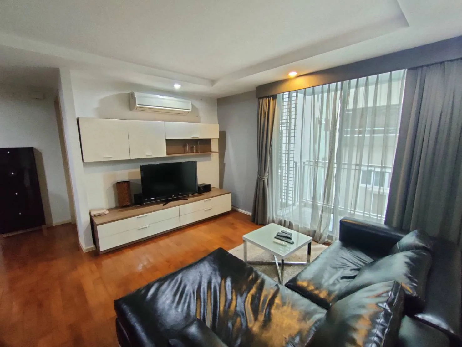Property photos for Siri On 8