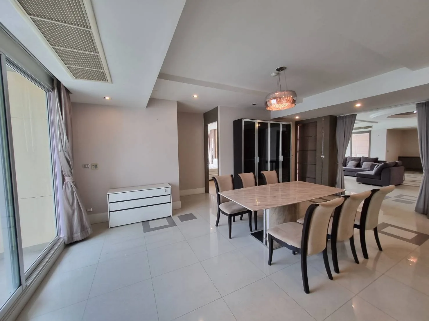 Property photos for Ideal 24