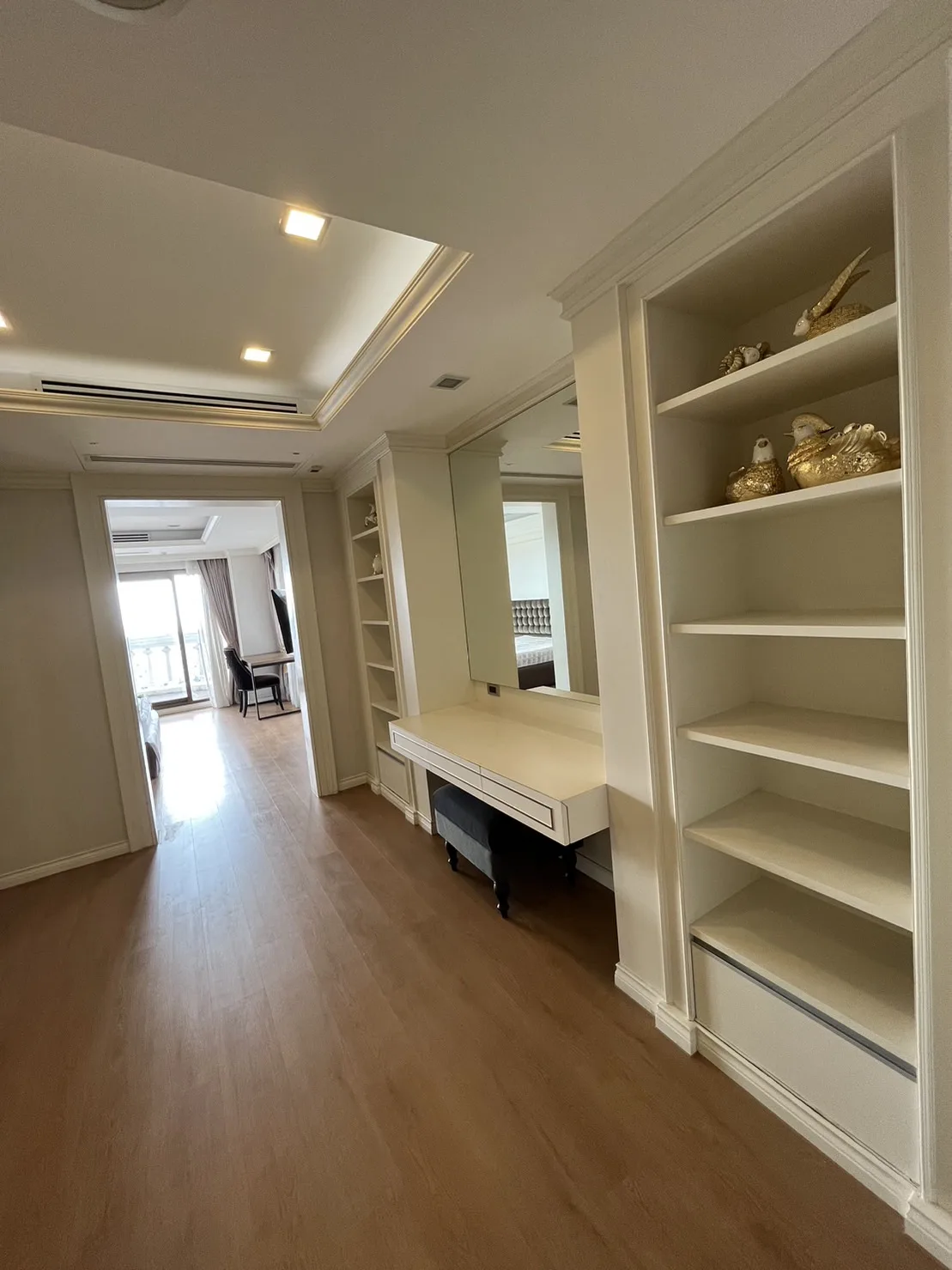 Property photos for State Tower