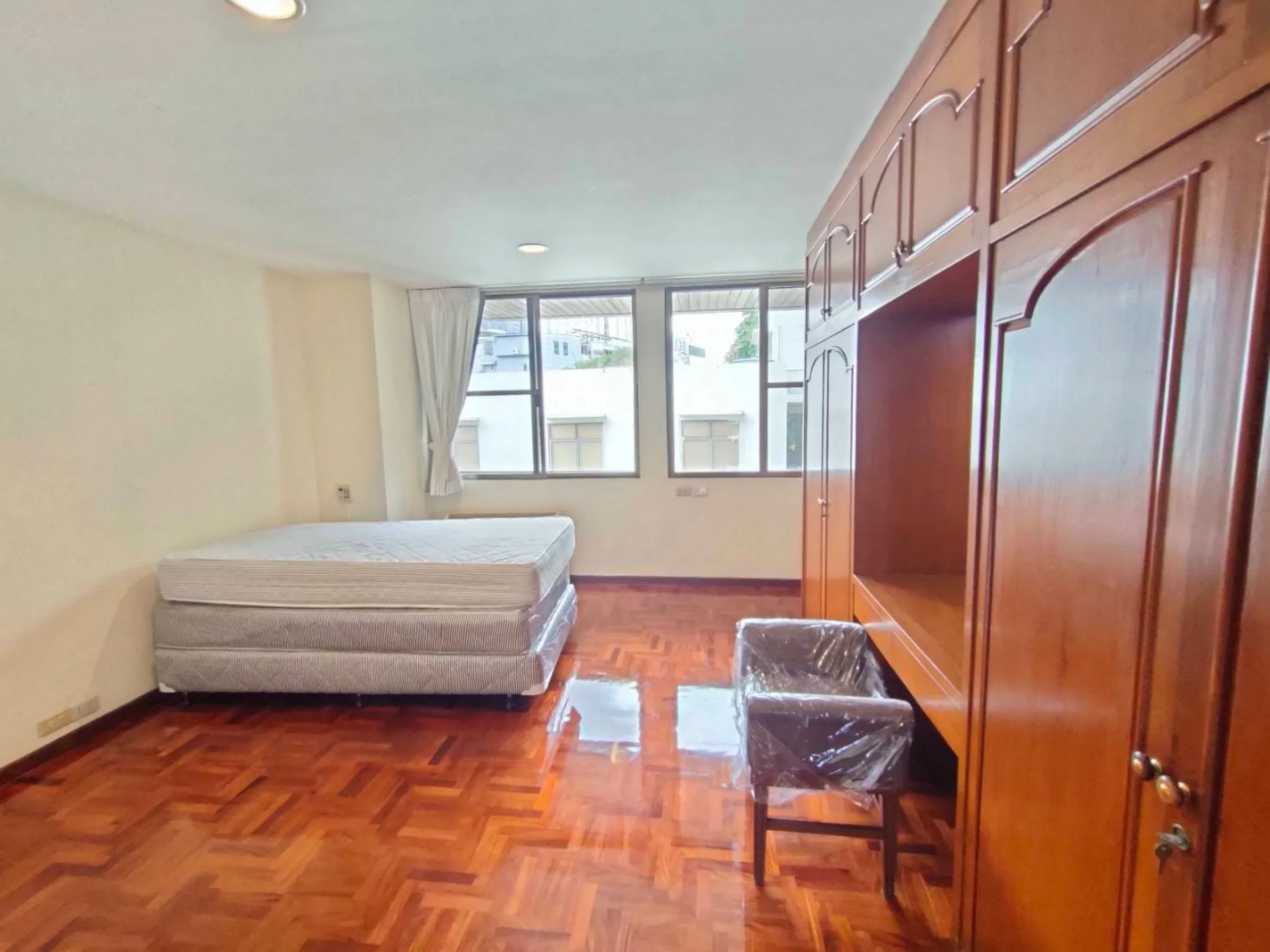 Property photos for Sriratana Mansion 1