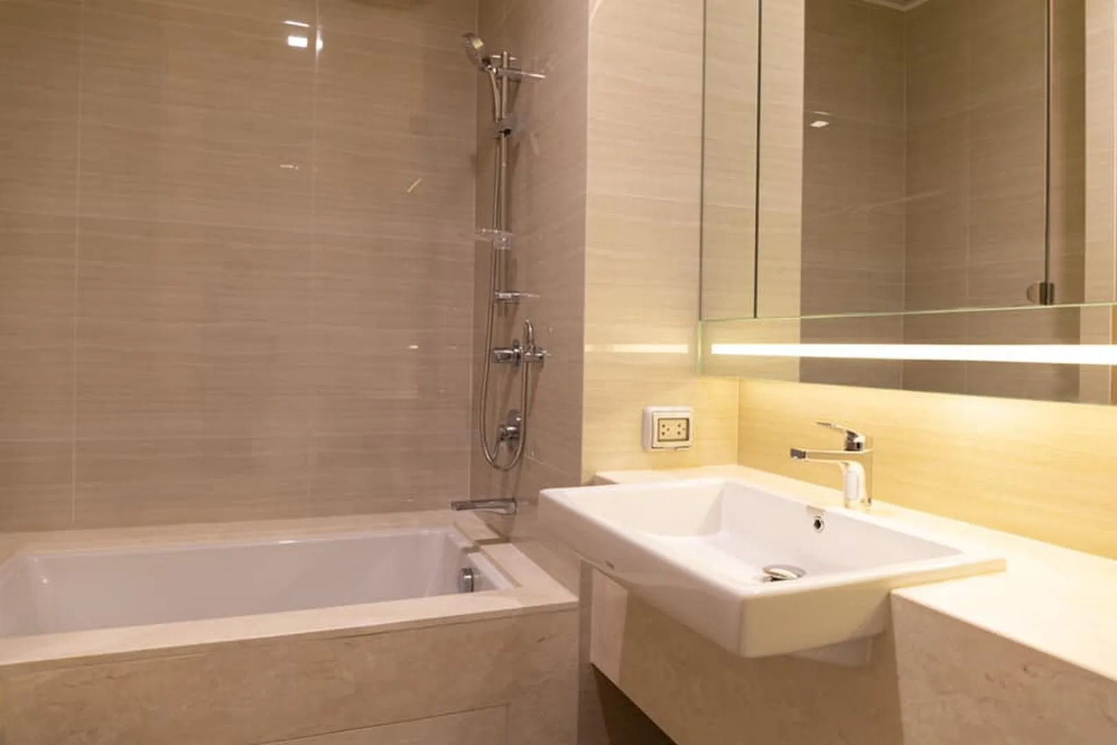 Property photos for Noble BE 33