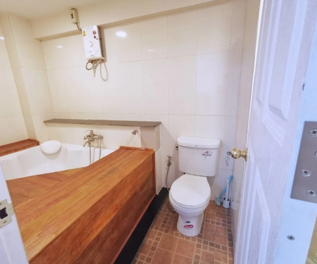 Property photos for Pathumwan Place