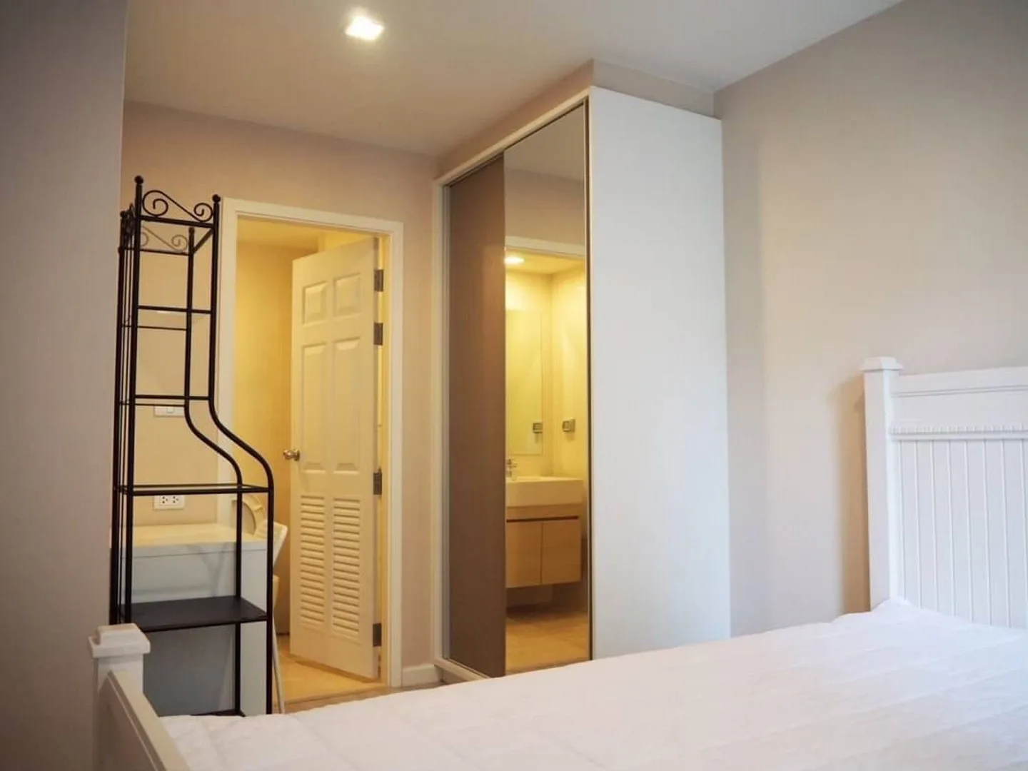Property photos for Metro Luxe Rama 4