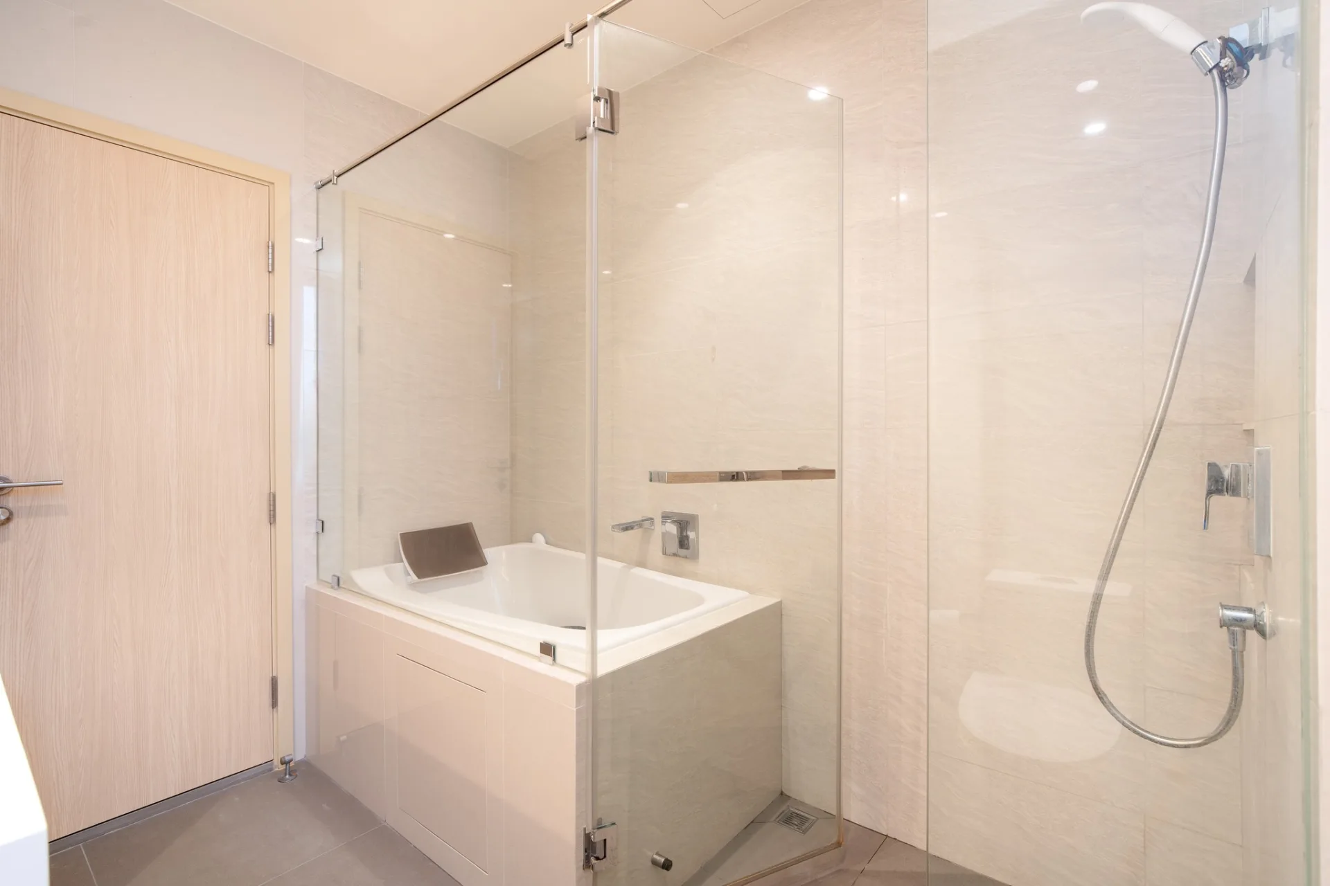 Property photos for Maru Ekkamai 2