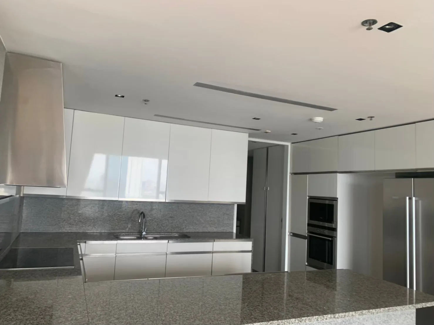 Property photos for The Met