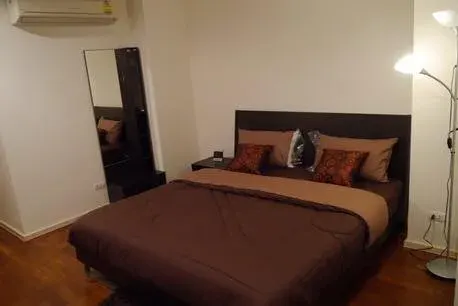 Property photos for Siri On 8